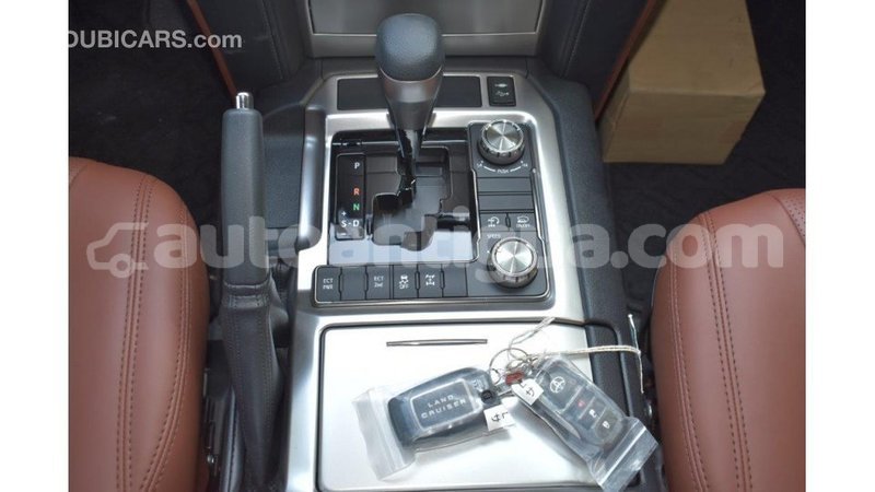 Big with watermark toyota land cruiser antigua import dubai 1663