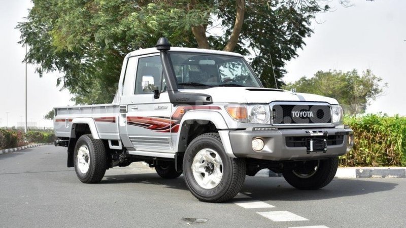 Big with watermark toyota land cruiser antigua import dubai 1666
