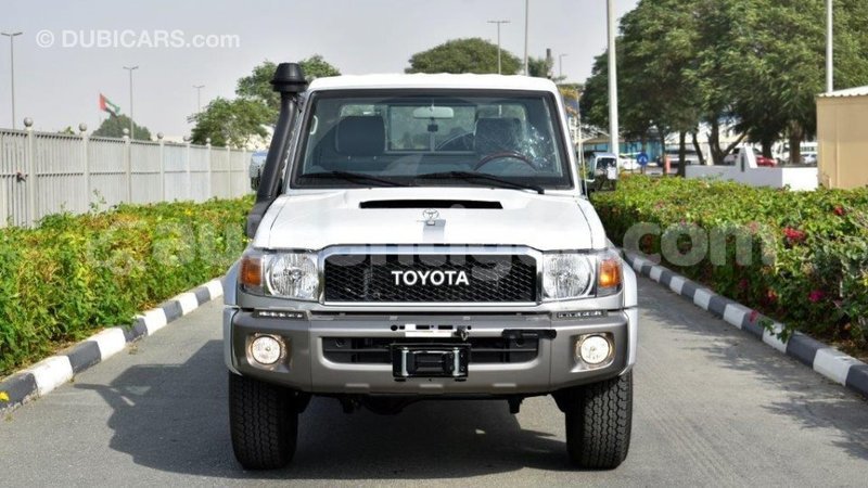 Big with watermark toyota land cruiser antigua import dubai 1666