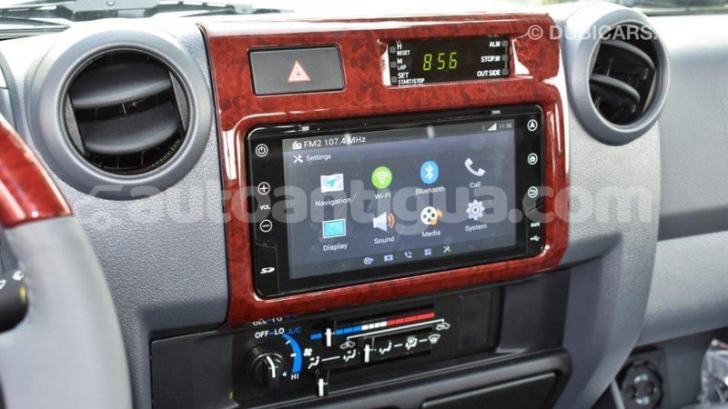 Big with watermark toyota land cruiser antigua import dubai 1666