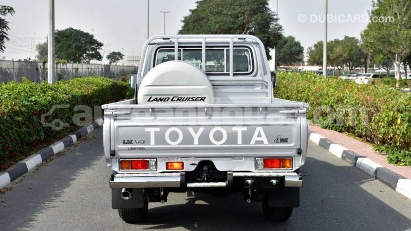 Big with watermark toyota land cruiser antigua import dubai 1666
