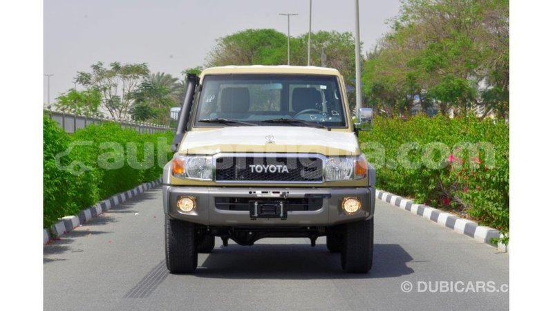 Big with watermark toyota land cruiser antigua import dubai 1667