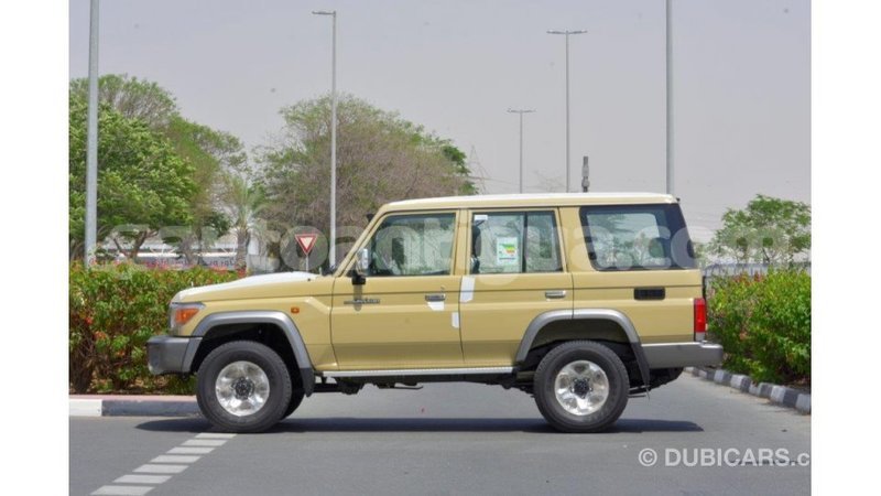 Big with watermark toyota land cruiser antigua import dubai 1667