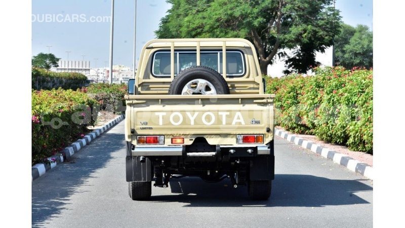 Big with watermark toyota land cruiser antigua import dubai 1673