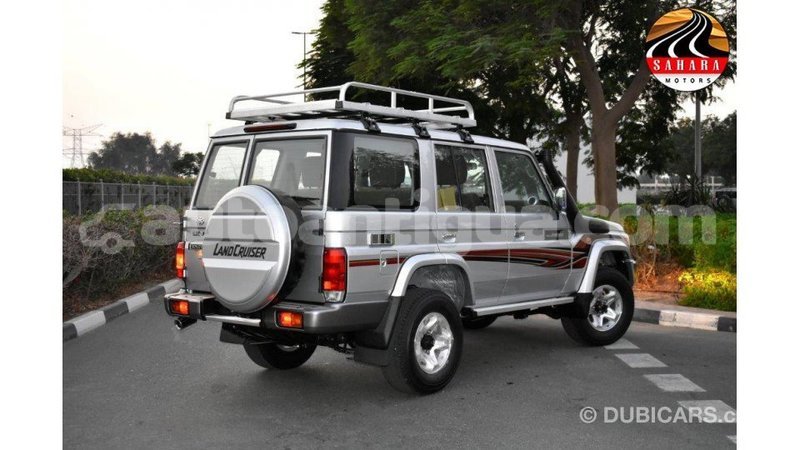 Big with watermark toyota land cruiser antigua import dubai 1682