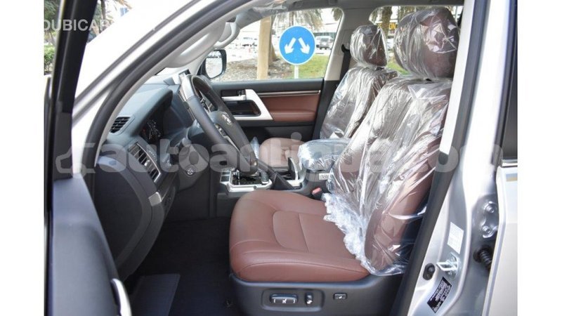 Big with watermark toyota land cruiser antigua import dubai 1683