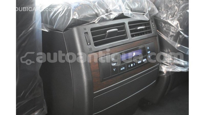 Big with watermark toyota land cruiser antigua import dubai 1683