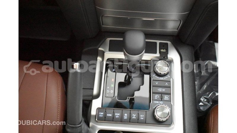 Big with watermark toyota land cruiser antigua import dubai 1683