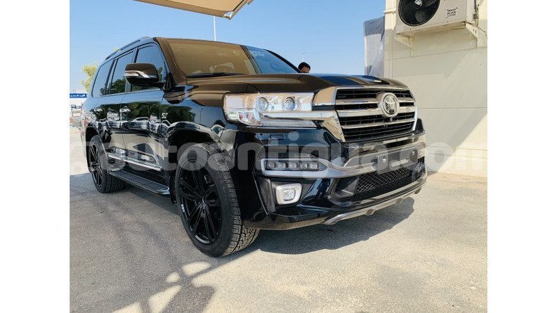 Big with watermark toyota land cruiser antigua import dubai 1693