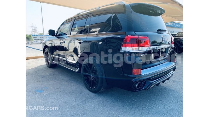 Big with watermark toyota land cruiser antigua import dubai 1693