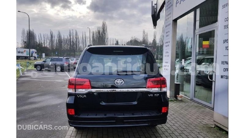 Big with watermark toyota land cruiser antigua import dubai 1712