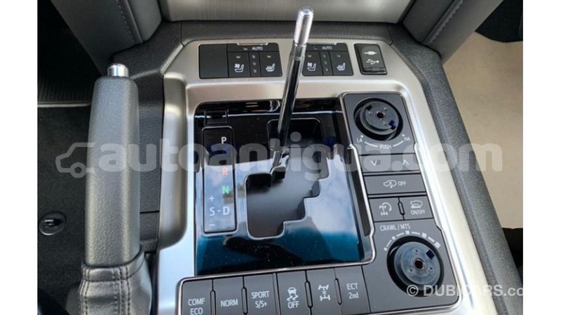Big with watermark toyota land cruiser antigua import dubai 1712