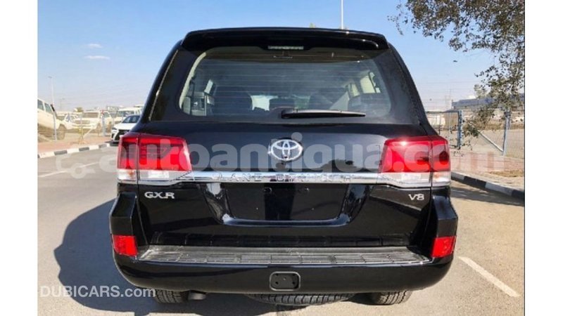 Big with watermark toyota land cruiser antigua import dubai 1714