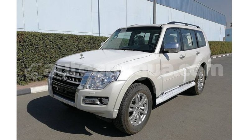 Big with watermark mitsubishi pajero antigua import dubai 1717
