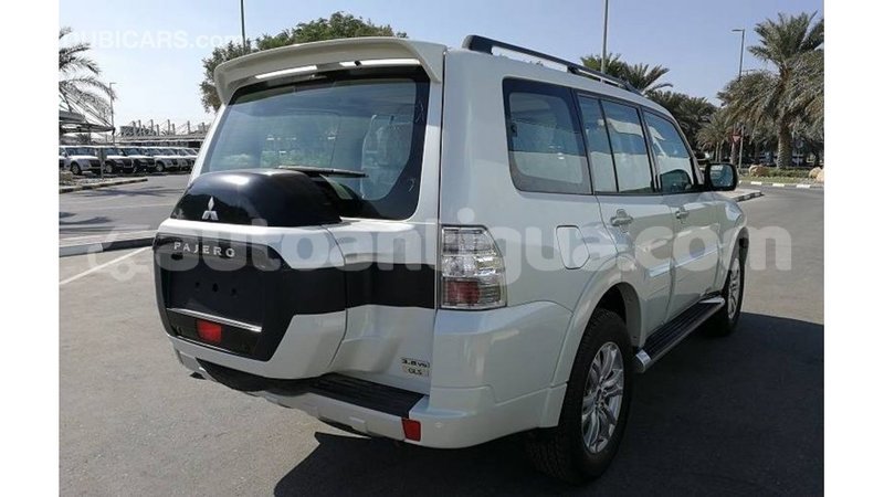 Big with watermark mitsubishi pajero antigua import dubai 1717