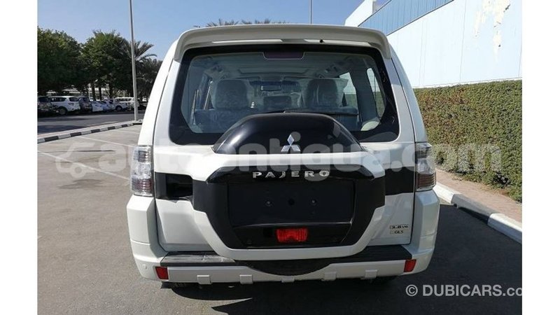 Big with watermark mitsubishi pajero antigua import dubai 1717