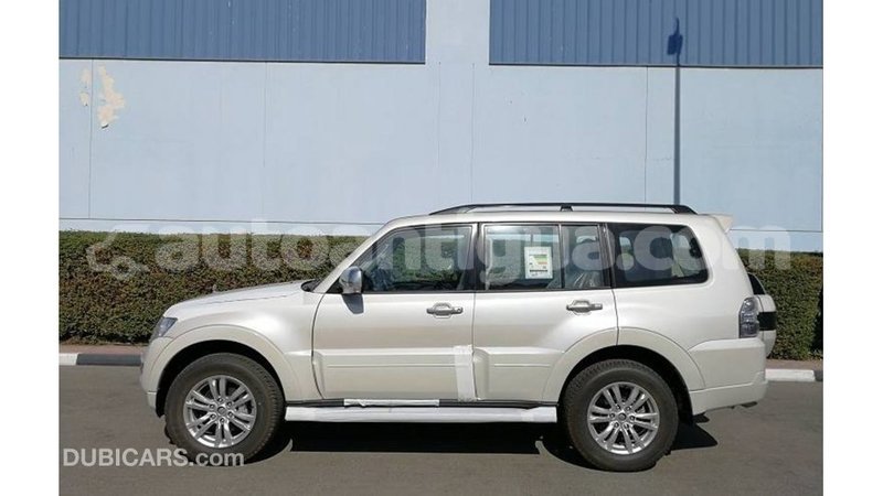 Big with watermark mitsubishi pajero antigua import dubai 1717