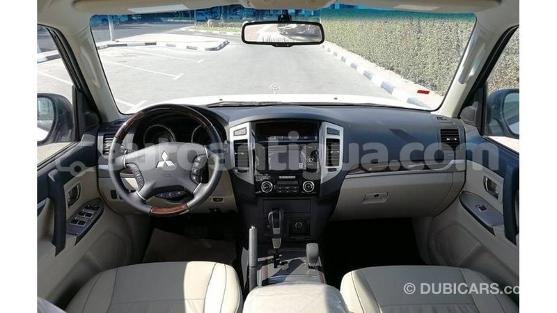 Big with watermark mitsubishi pajero antigua import dubai 1717