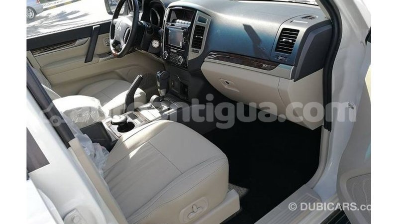 Big with watermark mitsubishi pajero antigua import dubai 1717
