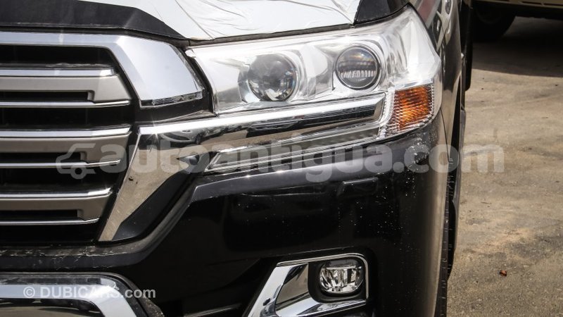 Big with watermark toyota land cruiser antigua import dubai 1739