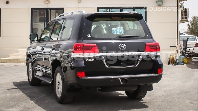 Big with watermark toyota land cruiser antigua import dubai 1739