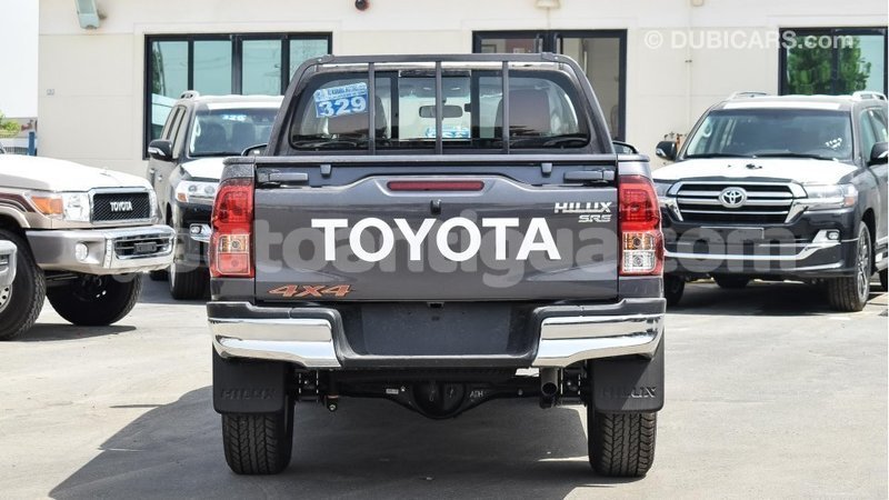 Big with watermark toyota hilux antigua import dubai 1741