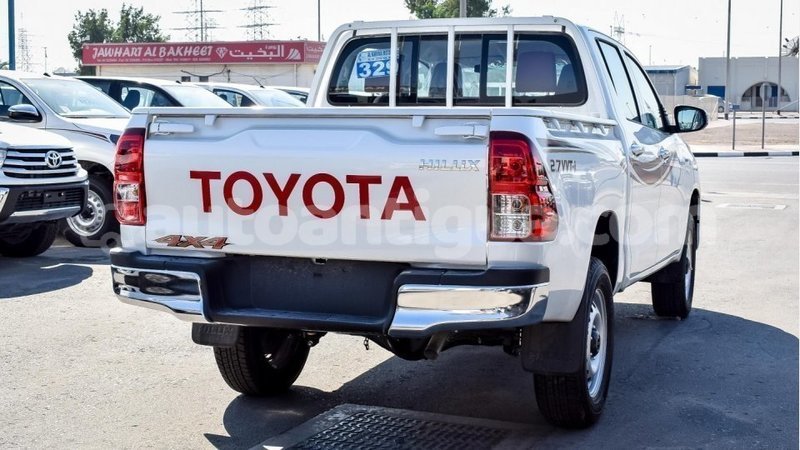 Big with watermark toyota hilux antigua import dubai 1744