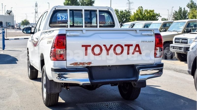 Big with watermark toyota hilux antigua import dubai 1745