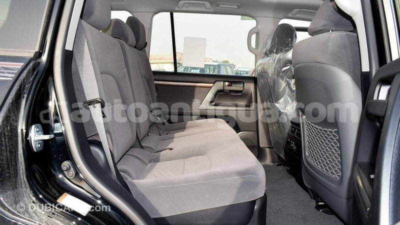 Big with watermark toyota land cruiser antigua import dubai 1747