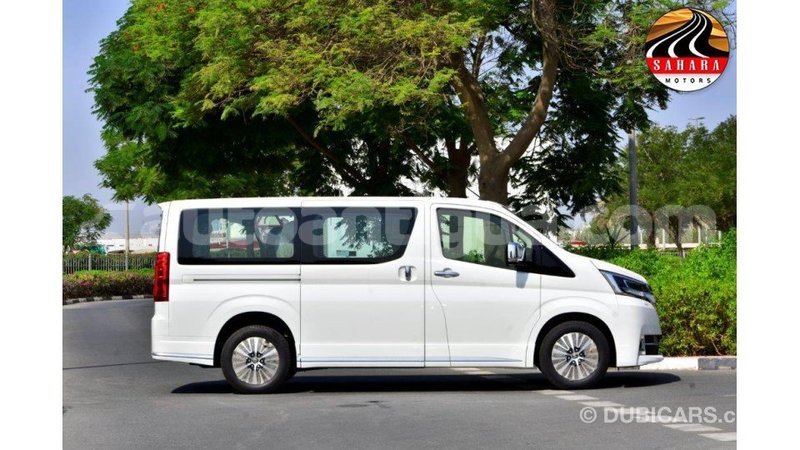 Big with watermark toyota granvia antigua import dubai 1753