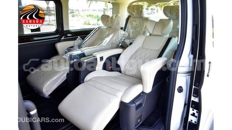 Big with watermark toyota granvia antigua import dubai 1753
