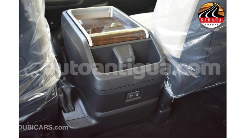 Big with watermark toyota granvia antigua import dubai 1753