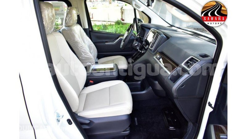 Big with watermark toyota granvia antigua import dubai 1753