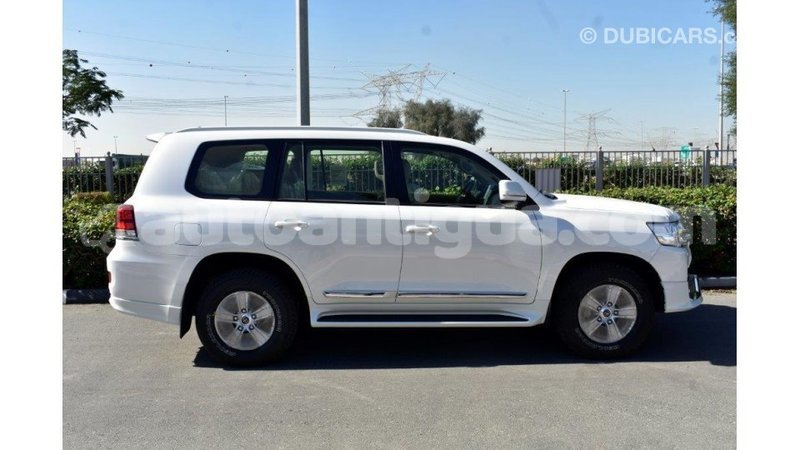 Big with watermark toyota land cruiser antigua import dubai 1754