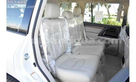 Buy Import Toyota Land Cruiser White Car in Import - Dubai in Antigua Buy Import Toyota Land Cruiser White Car in Import - Dubai in Antigua