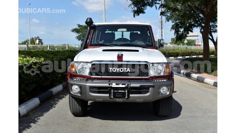 Big with watermark toyota land cruiser antigua import dubai 1774