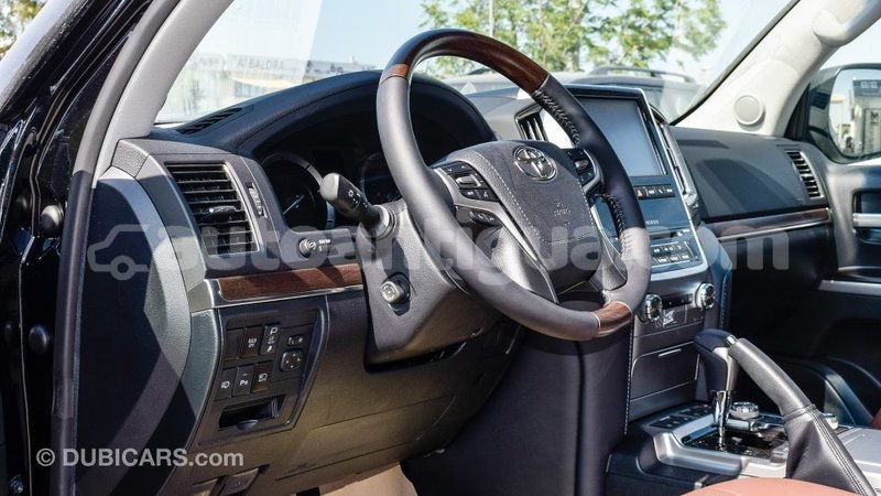 Big with watermark toyota land cruiser antigua import dubai 1777