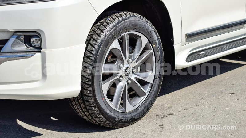 Big with watermark toyota land cruiser antigua import dubai 1779