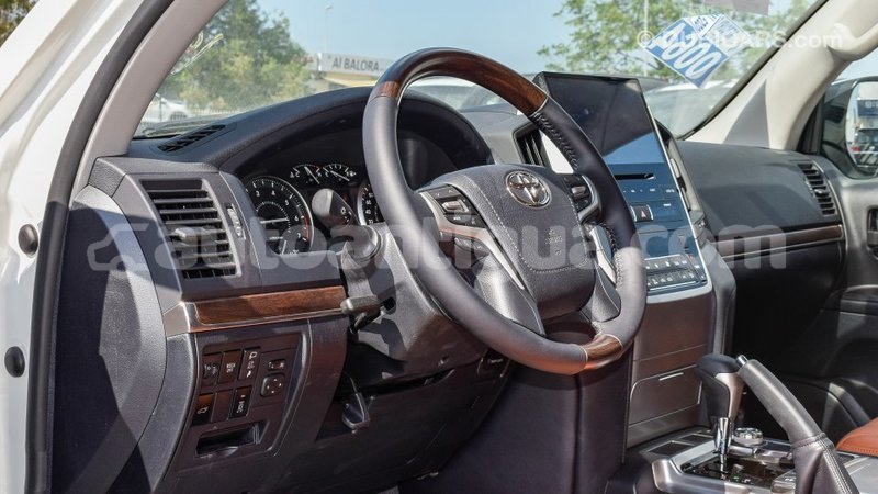 Big with watermark toyota land cruiser antigua import dubai 1779