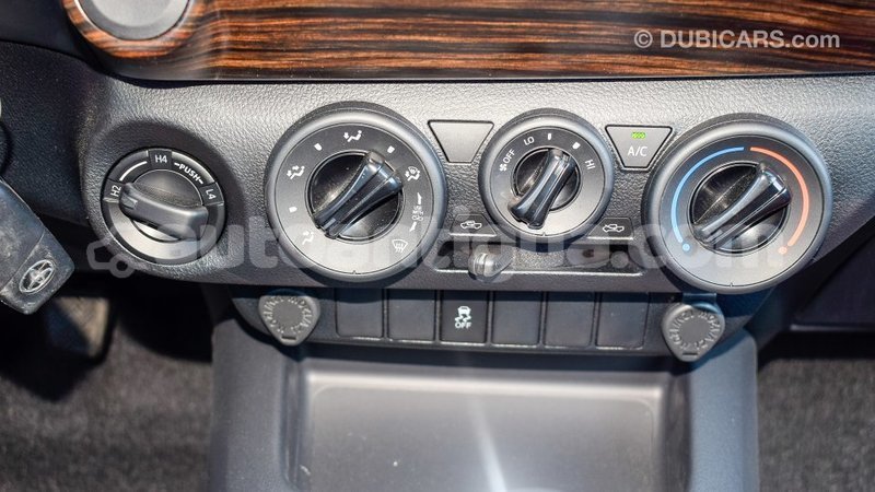 Big with watermark toyota hilux antigua import dubai 1789