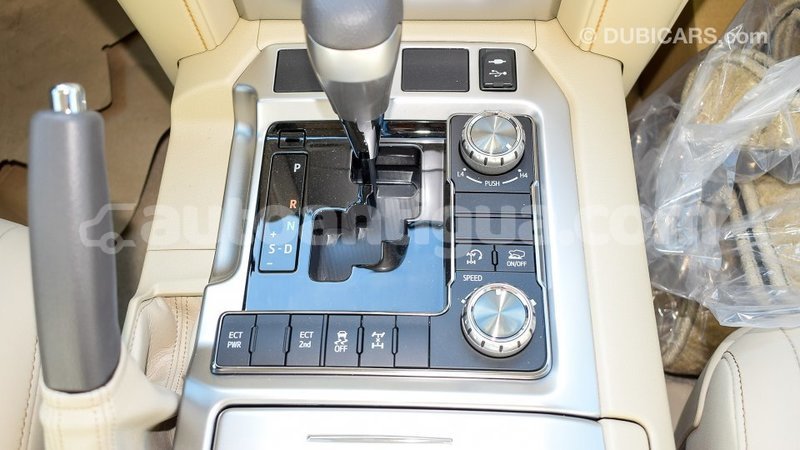 Big with watermark toyota land cruiser antigua import dubai 1792