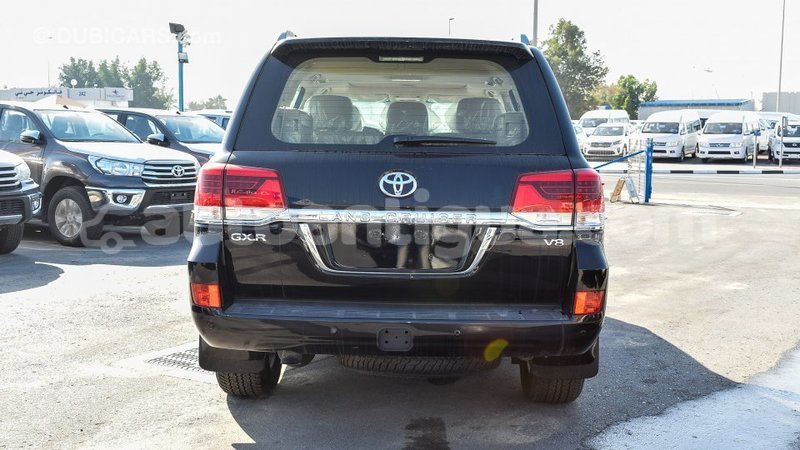 Big with watermark toyota land cruiser antigua import dubai 1792