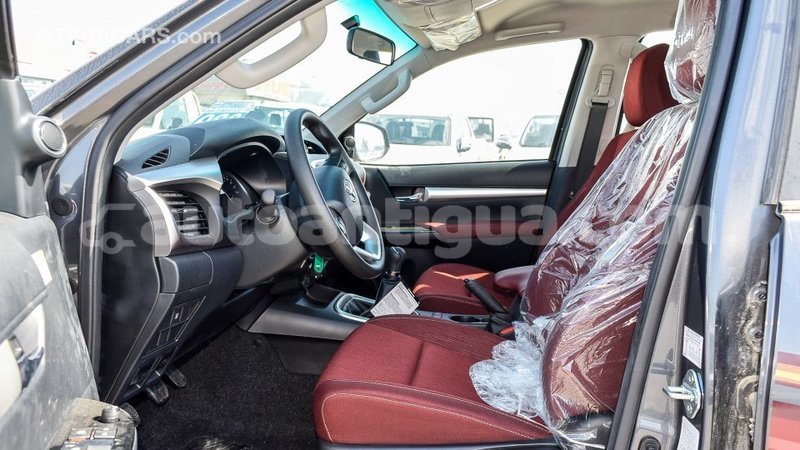 Big with watermark toyota hilux antigua import dubai 1800