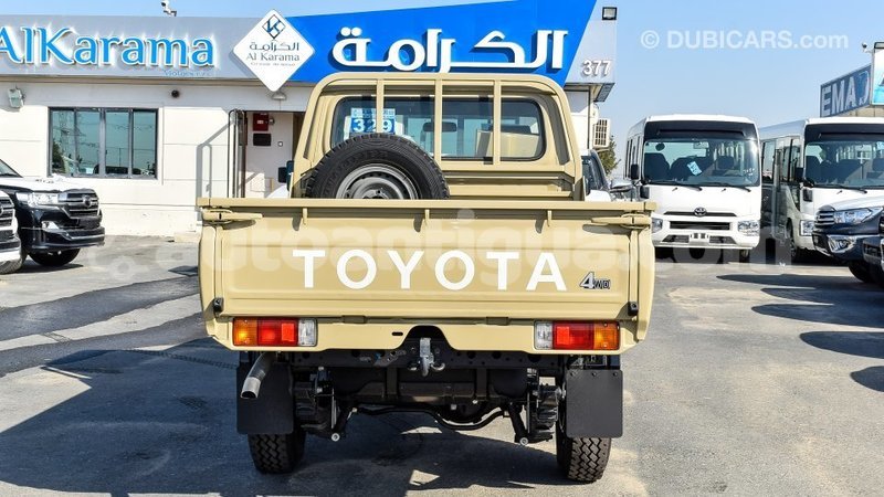Big with watermark toyota land cruiser antigua import dubai 1803