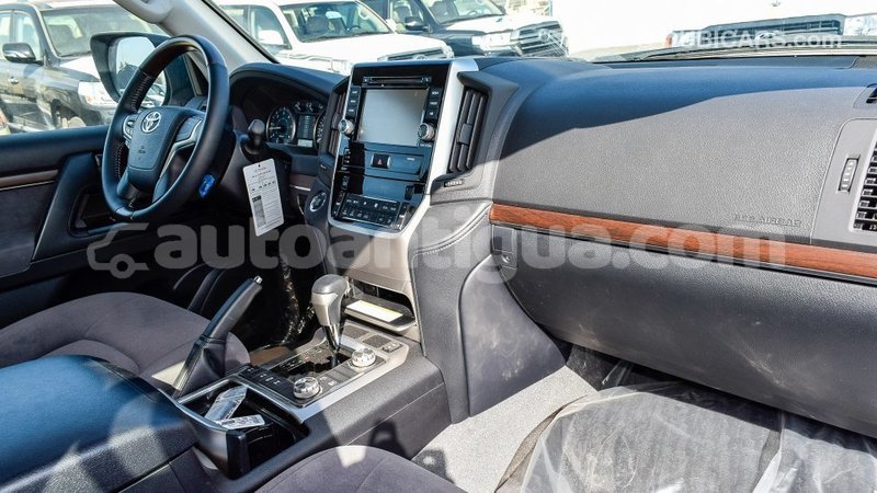 Big with watermark toyota land cruiser antigua import dubai 1804