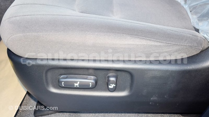 Big with watermark toyota land cruiser antigua import dubai 1804