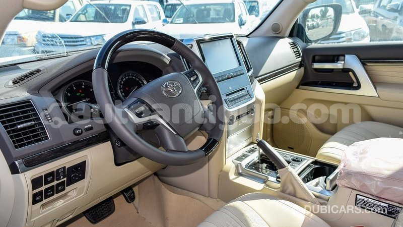 Big with watermark toyota land cruiser antigua import dubai 1805