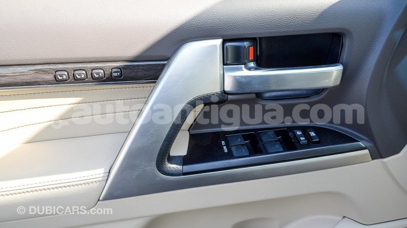 Big with watermark toyota land cruiser antigua import dubai 1805
