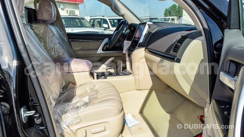 Big with watermark toyota land cruiser antigua import dubai 1805