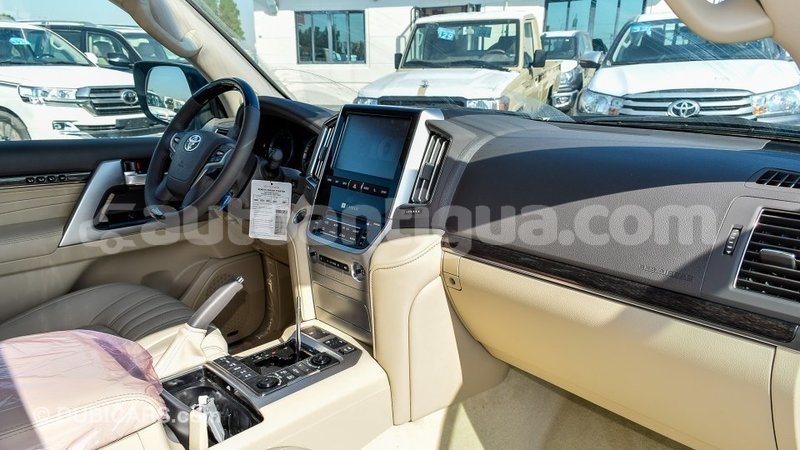 Big with watermark toyota land cruiser antigua import dubai 1805